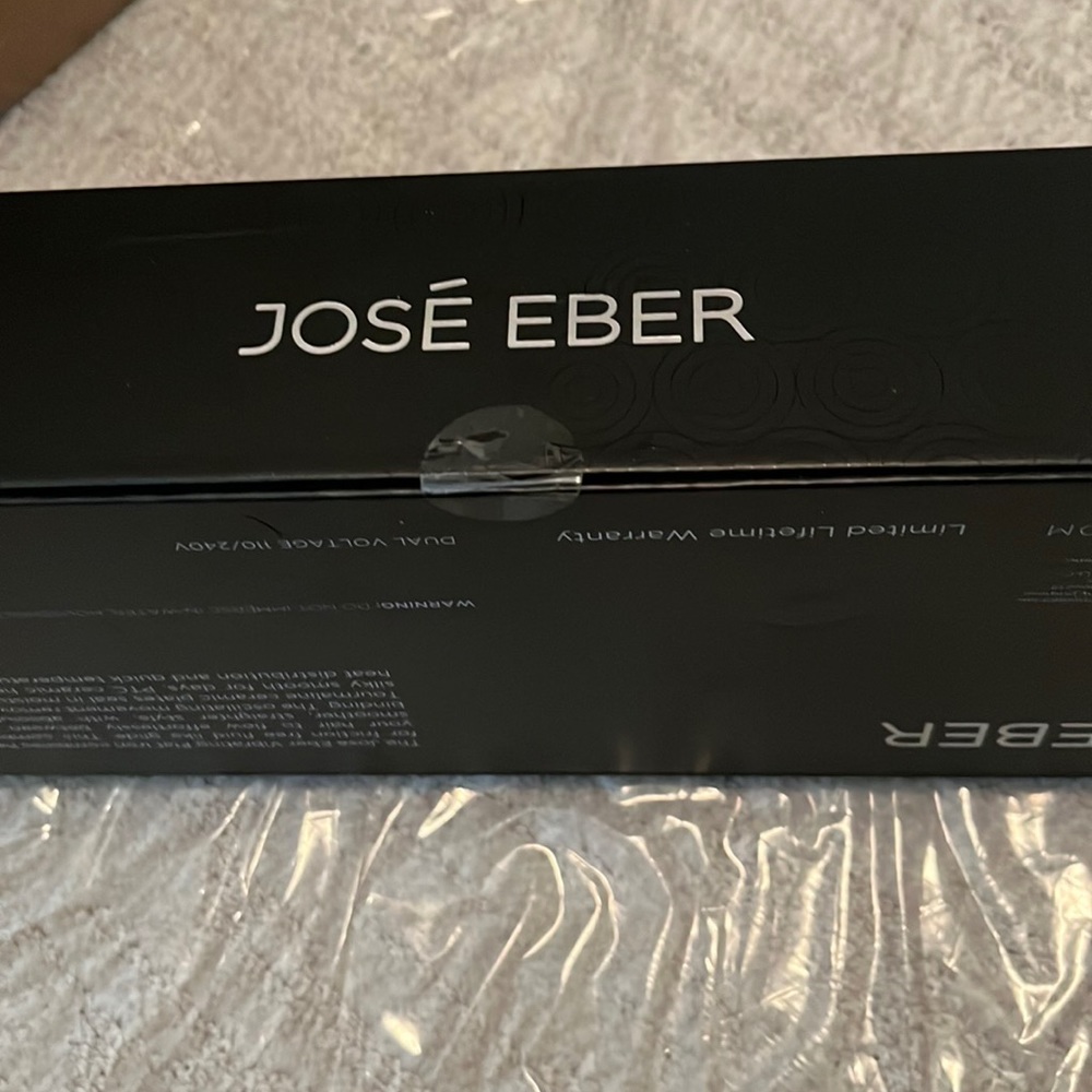 NWT Jose Ever Vibrating Flat Iron